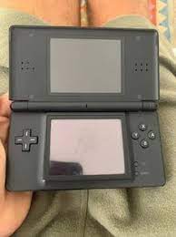 En 2008, nintendo lanzó la nintendo dsi, una nueva revisión de la consola con nuevas adiciones, como la presencia de dos cámaras. Nintendo Ds De Segunda Mano Por 8 En Madrid En Wallapop En 2020 Nintendo Ds Nintendo Switch Nintendo