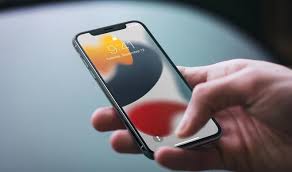 One of the easiest ways to sync contacts from your iphone to your mac is by using icloud. Ios 15 Wallpaper Laden Ohne Beta So Geht S Mac Life