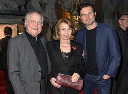 Sie finde ihren mann nach wie vor anregend und faszinierend, aber eines rege sie. Senta Berger Michael Verhoeven Simon Verhoeven Beim Jupiter Award 2017 In Berlin B Z Berlin