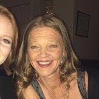 Cindy Arends's Instagram, Twitter & Facebook