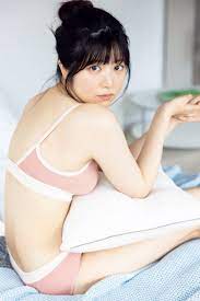 吉田莉桜、4種類の水着で魅せる「変わらない笑顔」と「進化したボディ」 | ORICON NEWS