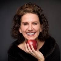 Elizabeth Kitchin's Instagram, Twitter & Facebook