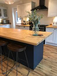 Golden oak cabinets, most often associated with kitchens from the 1980s, are considered by many to be unfashionable and in need of updating. Dark And Light Cabinets Kitchen Renovation Home Decor Kitchen Kitchen Design