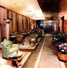 The First Class Long Gallery Of The Rms Queen Mary Here Pictured In Its Post War Incarnation Image Via Jo Gaffy Art Deco Moderne Paquebot