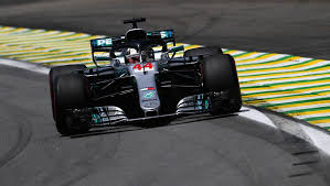 Verstappen pasa junto a la rueda trasera izquierda que ocasionó su accidente. Formula 1 Gp Brasil Resultado De Los Entrenamientos De F1 Hoy En Directo En Vivo