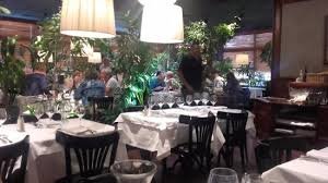 Nous avons eu le plaisir de découvrir cet exceptionnel restaurant, est un lieu absolument unique qui est une véritable caverne. Gramophone Pour Les Surprises Anniversaire Photo De Les Grands Buffets Narbonne Tripadvisor