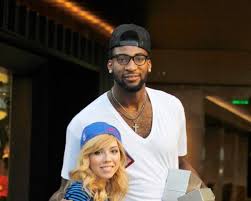 She is the stunning girlfriend of nba player andre drummond, the 6'11' center player for the detroit pistons, who prior to meeting elizabeth dated icarly actress jennette mccurdy. Andre Drummond Bio Affair Single Net Worth Ethnicity Salary Age Nationality Height Professional Basketball Player