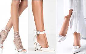 Pubblichiamo in anteprima i cataloghi delle calzature da sposa con le foto e i prezzi.décolleté, sandali gioiello, scarpe da sposa comode, semplici o in pizzo, di seta o colorate. Scarpe Da Sposa 2021 Tutte Le Nuove Tendenze Dal Sicuro Effetto Wow