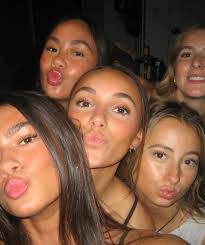 Hannah Pomeroy's Instagram, Twitter & Facebook