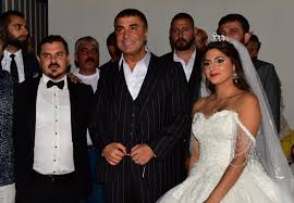 Ağır ceza mahkemesinin uzun tutukluluk süreleri göz önünde bulundurularak. Sedat Peker Seferihisar Da Sakar Ailesini Yalniz Birakmadi Magazin Olusum Haber