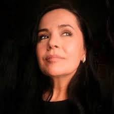 I just got back from NYC and got to see this in person at MOMA. People were  sitting and staring at it for 20-30 minutes at a time. Old, young, even  babies