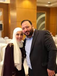 وافادت كرم حينها أنَّ مروة حماد زوجة مدير القناة اقتحمت عدة مرات، عليهن غرفة تغيير الملابس وكن وقتها بعمر صغير، وقالت حماد بصوت عال وكانت أمينة كرم قد نفت بشكل قاطع أخبار خطوبتها على عصام مقداد الشهير بـ عصومي، وهو ابن مدير القناة خالد مقداد ومروة حماد، بعد. Marwa Hammad Ù„Ù…Ù† ØªØ±Ø¨ Ø¹ ÙÙŠ Ù‚Ù„Ø¨ÙŠ ÙˆØ¬Ø¹Ù„ Ø­Ø¨ Ù‡ ÙˆØ³Ø§Ù…Ø§ Ø¹Ù„Ù‰ ØµØ¯Ø±ÙŠ Facebook