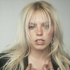 Renee London's Instagram, Twitter & Facebook