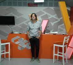 En medio de los cambios de programación en el trece, donde buscan ampliar la oferta del entretenimiento, 100 argentinos dicen tuvo su debut bajo la conducción de darío barassi. Monchi Balestra Wikipedia