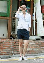 เอากระด มคอเส อออกแล วทำเป นว ลงมาแบบภาพ เส อผ าชาย ลำลอง สไตล แฟช นผ ชาย