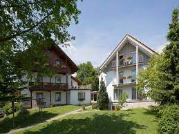 Vermietet wird eine helle, freundliche und gemütliche 4,5 zimmer wohnung. Gastehaus Huber Wohnungen Immenstaad Am Bodensee