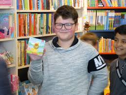 Die verantwortlichen der stiftung lesen haben zum welttag des buches am 23.04.2019 (aktion ich schenk dir eine geschichte) wieder einen auf die zielgruppe der jungen leserinnen und leser. Robert Koch Schule Linz Am Rhein
