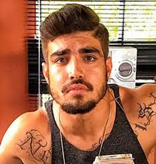 O ator caio castro e rafa kalimann, do bbb 20, foram acusados de homofobia após compartilharem vídeo de pastor contra união gay. Caio Castro Se Protege Das Criticas Sem Sentido Estrelando