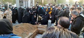 تیم بادیگاردهای شخصی ایشان همیشه حواسشان هست که اصلا کسی نباید نزدیک آقای احمدی‌نژاد شود ولی درباره من اوضاع کاملا برعکس شد و من را برای مواجهه با ایشان هدایت کردند. Ø¹Ú©Ø³ÛŒ Ø§Ø² Ù…Ù†Ø²Ù„ Ø§Ø¨Ø¯ÛŒ Ø¹Ù„ÛŒ Ø§Ù†ØµØ§Ø±ÛŒØ§Ù† Ø´Ù…Ø§Ø±Ù‡ 8 Ù¾Ø±Ø³Ù¾ÙˆÙ„ÛŒØ³ Ø¨Ù‡ Ø®Ø§Ú© Ø³Ù¾Ø±Ø¯Ù‡ Ø´Ø¯ ØªØµØ§ÙˆÛŒØ±