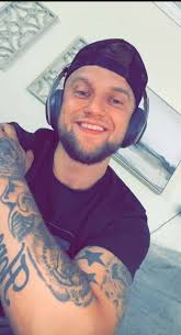 Does anyone know "Jay" Jeffrey? We met one time I asked him what his name  was he told me JASON! 🤣 then he said he lives in Wyandotte. And that he  works