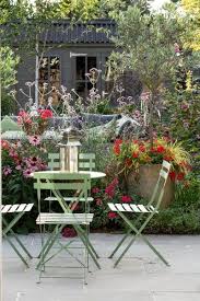 The Secrets Of Contemporary Garden Design On The Cheap The Middle Sized Garden Contemporary Garden Design Garden Design Contemporary Garden