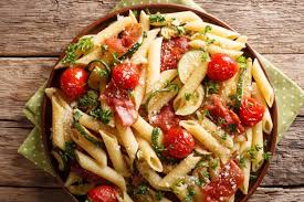 Scolate la pasta ed unite nella pentola per condirla girandola con un mestolo di legno. Penne Con Zucchine Prosciutto E Pomodoro Il Primo Facile E Squisito