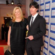 Jeanette hain (49) ist ein echter underdog in der deutsche promiwelt jogi löw freundin jeanette hain. Jogi Low Jetzt Spricht Seine Ehefrau Daniela Intouch