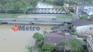 Limpahan air sungai golok itu menyebabkan beberapa buah kampung di sekitar rantau panjang sudah ditenggelami banjir antaranya lancang, tersang, kubang chenok dan jalan. Paras Air Sungai Golok Meningkat