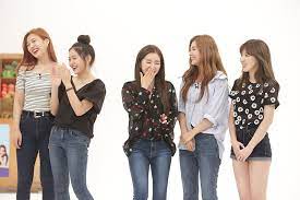 Besides seulgi's clothes which i just don't personally like, it's just casual clothes and i like them. Red Velvet S Irene Under Fire For Being Disrespectful On Weekly Idol