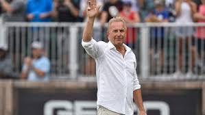 Kevin costner's entrance at 'field of dreams' game brings us to tears. Qd6p85xv U2njm