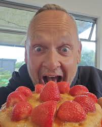 Rich(Head Trainer, tea maker and all round good guy 🙄😅) is actually going  to do some work ... 🤪 Brand new pet