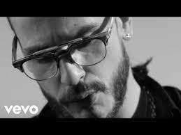 (allô maman) j'aime pas tes rides et tes cheveux blancs allô maman. Allo Maman Paroles Sch Greatsong