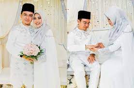 Tubuhnya ramping, dengan warna kulit kuning langsat dan mulus. Myartis Com Myartis My Artis Fitri Haris Isteri Mahu Dikurniakan Anak Secepat Mungkin