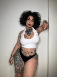 Queen Azita - Free pics, galleries & more at Babepedia