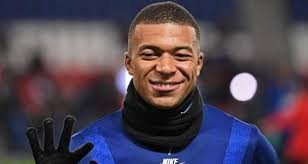 La prétention, c'est plutôt de se vanter de viser des choses qui ne sont pas du tout à ta portée, qui ne sont pas pour toi. Kilian Mbappe Shokiroval Pszh Readfootball