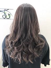 関西で白髪を染めながら美しいハイライトの外国人風カラー ちえみさん の髪 ヘアスタイリング 白髪 ヘアスタイル ヘア アイディア