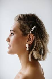 Think snap clips, bedazzled bobby pins, hair barrettes—sometimes worn all at once. 30 Ultimate Bridal Hairpieces To Make Your Look Edgy Weddingomania