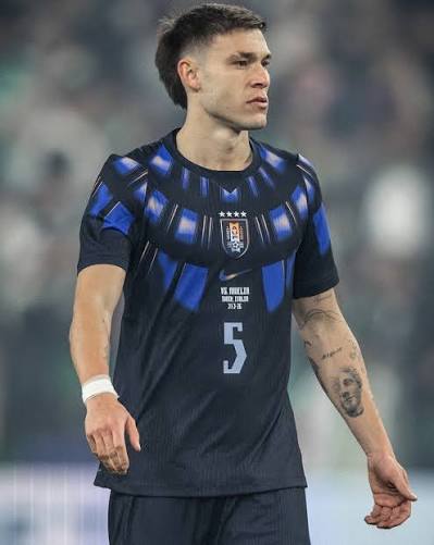 Jersey away terbaru timnas Uruguay. 🇺🇾 Mengingatkan dengan apa? Rate dari  1-10
