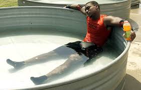 The ice bath is a form of cryotherapy that requires athletes to submerge themselves in cold water for 10 to 15 minutes. 8 Ice Bath Dos And Don Ts Active