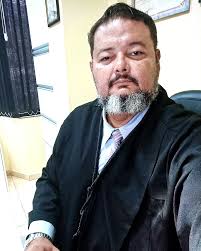 Desistência nunca foi uma opção, aquilo que deveria abater, só me  impulsiona. A boa advocacia não se credibiliza somente por suas vitórias,  mas também pela certeza do emprego de técnica, conhecimento, dedicação,