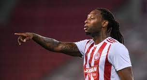 Na época passada os dois clubes tentaram seduzir o central. Qig0rkcasrelpm