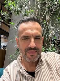 je ne cherche pas une femme matérialiste je veux celle Qui vas m'aimer...