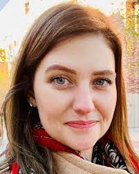 Lauren Lindstrom's Instagram, Twitter & Facebook