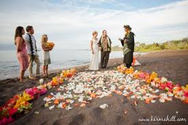 Jean And Richard Exchange Their Vows At Makena Black Sand Beach Wedding Planned By Tori Rogers At Hawaii We Maui Weddings Maui Wedding Planners Hawaii Wedding