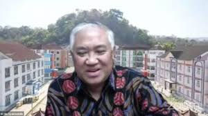Rashda diana yang resmi dipinang tokoh muhammadiyah, din syamsuddin sempat mengenyam pendidikan di fakultas syariah islamiyah rashda diana dipersunting tokoh muhammadiyah din syamsuddin, minggu (3/1) hari ini. 5 Potret Mantan Istri Din Syamsuddin Yang Awet Muda