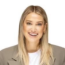 Melissa Pease's Instagram, Twitter & Facebook