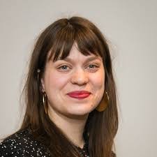 Julia Hicks's Instagram, Twitter & Facebook