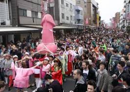 Hasil gambar untuk foto Kanamara Matsuri - Hari Minggu Pertama di Bulan April