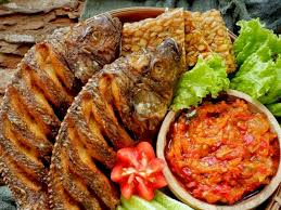 Langkah mudah untuk membuat ikan mas goreng kering yang sempurna kreasi masakan / panaskan sedikit minyak dan goreng cili padi dengan bawang putih. Begini Membuat Ikan Nila Goreng Bumbu Kuning Yang Super Garing Indozone Id
