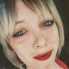 Skyler era mucha esposa para Walt. En vez de aceptar el dinero de Eliot y  tener la posibilidad de salvarse y recibir un sueldazo, metió a su familia  al negocio del narcotráfico,